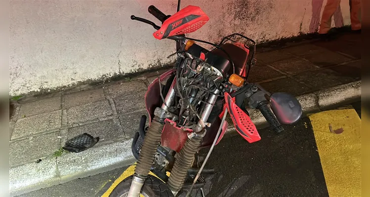 Acidente em frente ao antigo PSM envolveu um policial militar e um jovem de 23 anos.