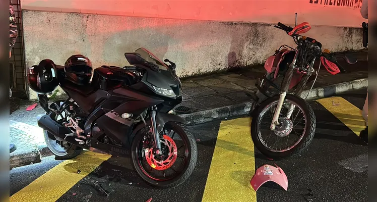 Acidente em frente ao antigo PSM envolveu um policial militar e um jovem de 23 anos.