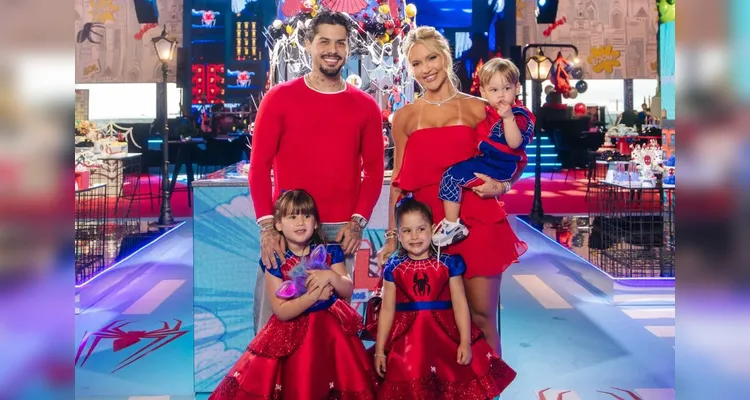 Zé Felipe compartilhou registros ao lado de Virginia e dos filhos.