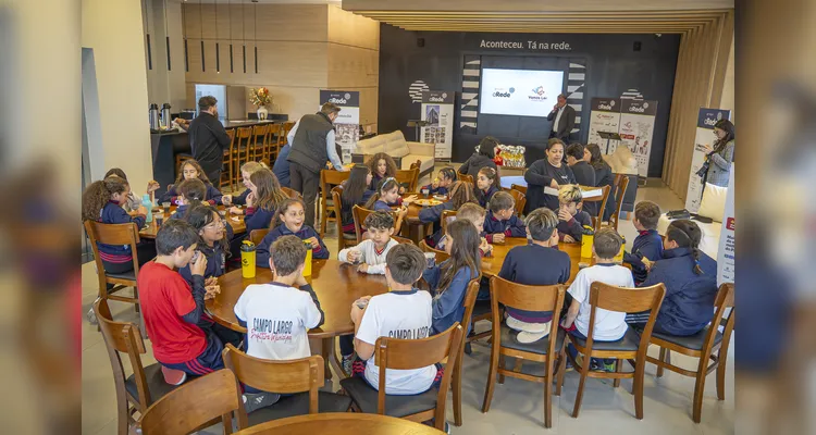 Confira a série de registros do momento especial com os estudantes.
