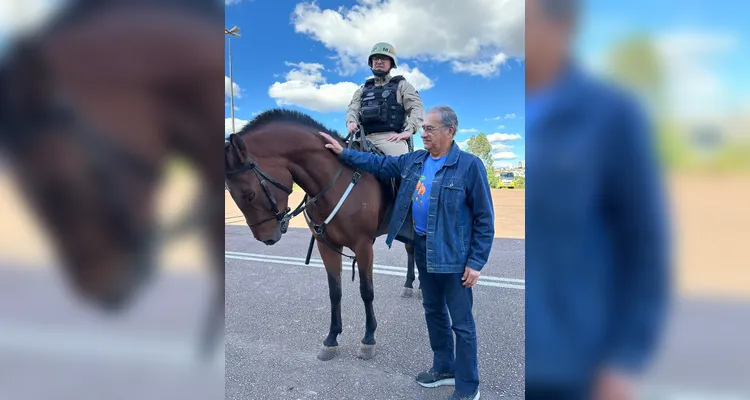 Polícia Militar recebe grupo de convivência com pessoa idosa do Sesc em PG