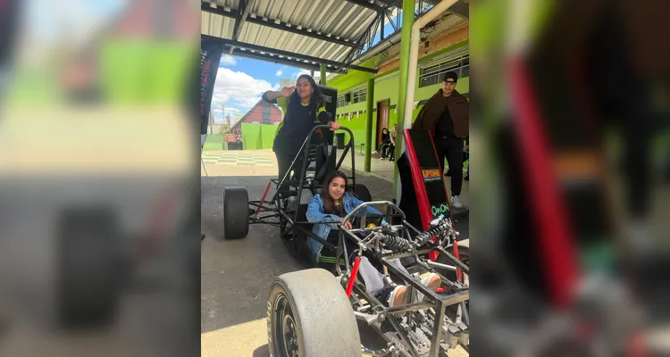 Equipe da UTFPR apresenta carro de corrida elétrico a estudantes em PG