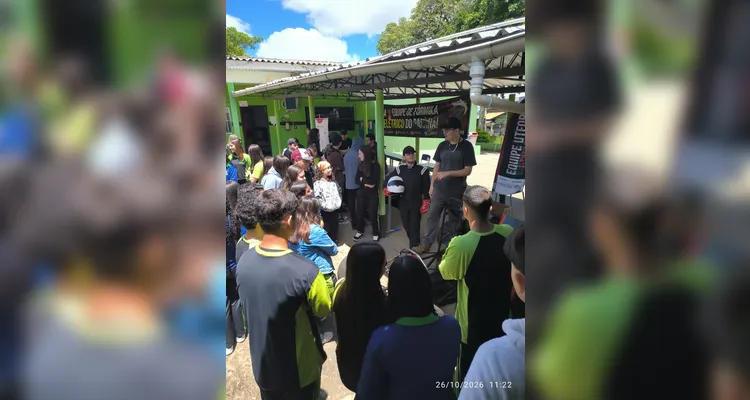 Equipe da UTFPR apresenta carro de corrida elétrico a estudantes em PG