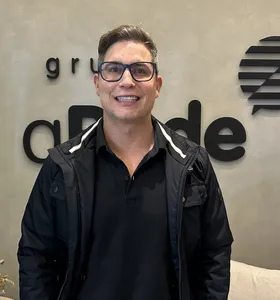 Breno Santos, diretor da Óticas Diniz em Ponta Grossa