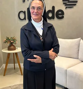 A diretora-geral do Colégio Sagrada Família, Irmã Edites Bet