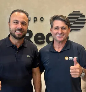 Sócio do Mestre das Tintas, Rafael Mansani e o diretor do Grupo Mestre, Marco Antonio Borba