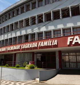 Faculdade Sagrada Família (FASF) está localizada na Av. Visc. de Taunay, 101 - Centro de Ponta Grossa