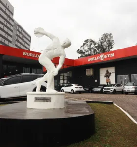 World Gym está localizada na Av. João Manoel dos Santos Ribas, 600