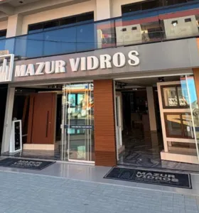 Mazur Vidros é especializada em esquadrias de alumínio, esquadrias de PVC e vidros temperados