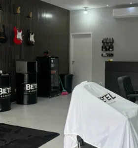 Nome Betel significa “Casa de Deus” e representa o propósito que orienta a barbearia