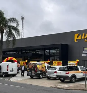 Larissa Santa Paula está localizado na Rua Nicolau Klüppel Neto, 1529
