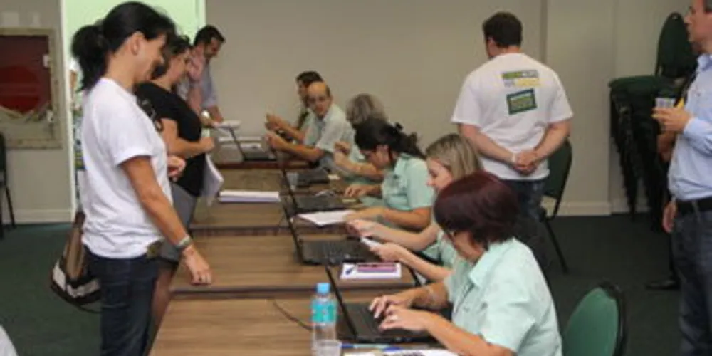 Eleições ocorreram na segunda-feira (11), mas resultado foi suspenso pela Justiça