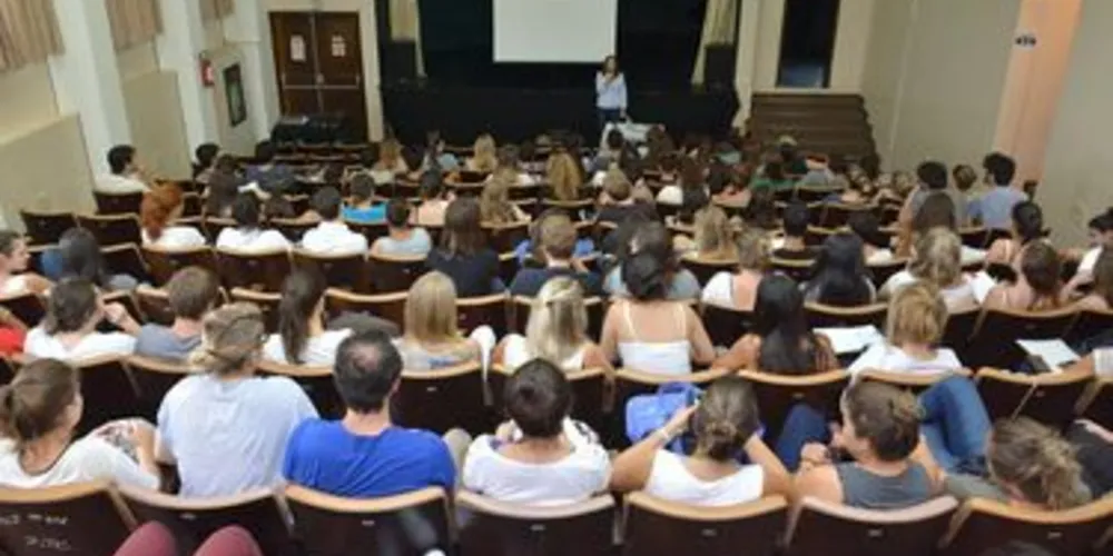 Integrantes do Iplan receberam a visita de um grupo de aproximadamente 100 acadêmicos e cinco professoras PUC-PR