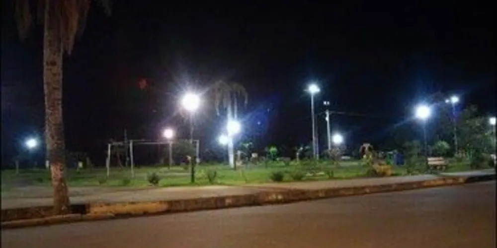 Postes antigos serão colocados nas ruas centrais do Município, servindo como reforço na iluminação