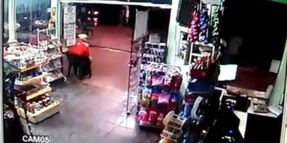 Imagens de monitoramento registraram o momento da reação