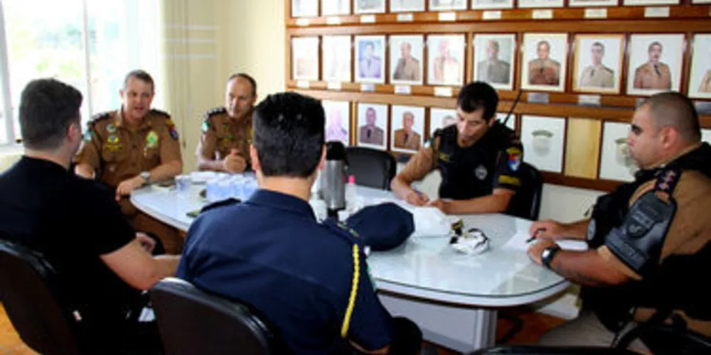 A Polícia Militar se reuniu com outros órgãos de segurança pública para definir o esquema de policiamento nas manifestações que acontecerão no domingo