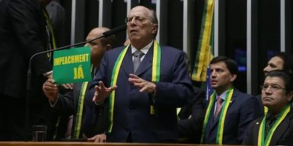 Reale Júnior, um dos autores do pedido de impeachment, fala no no plenário da Câmara