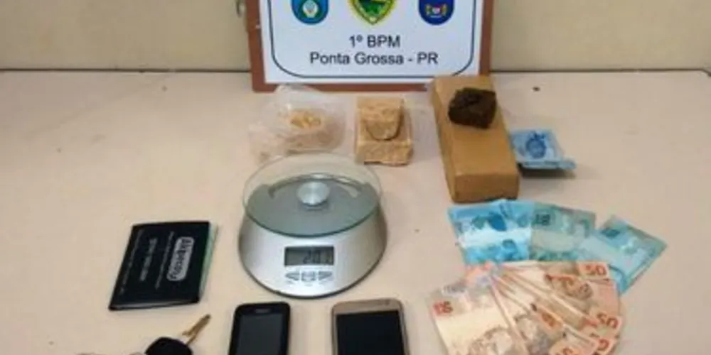 Drogas foram apreendidas pela Polícia Militar