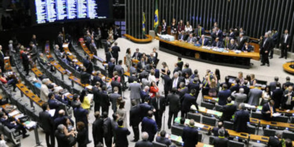 Começou, no fim da tarde, a votação de impeachment contra Dilma Rousseff
