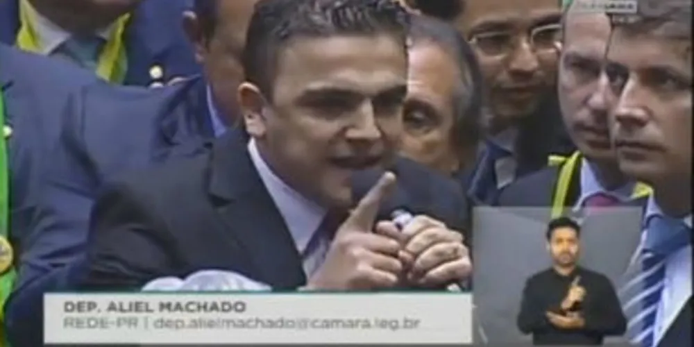 Imagem ilustrativa da imagem Aliel vota não ao impeachment, mas pede novas eleições