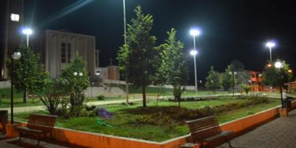 A prefeitura de Piraí do Sul adquiriu novos postes de iluminação