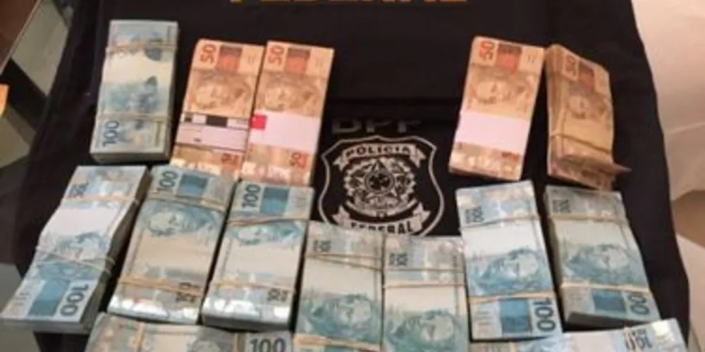 Parte do dinheiro foi apresentado em coletiva da Polícia Federal