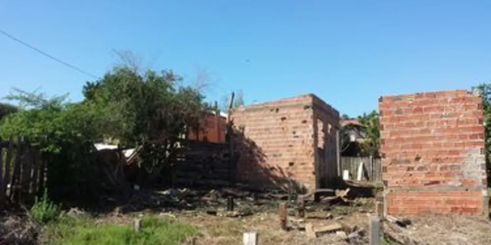 Suspeito teria invadido terreno pelos fundos e atirado em casal