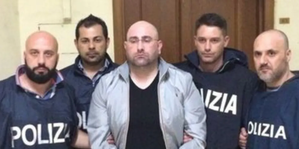 A Polícia de Nápoles conseguiu deter Roberto Manganiello, após mandar um agente vestido como entregador de pizza a sua casa.   