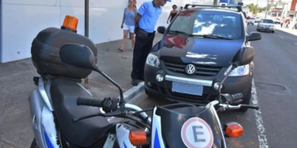 A AMTT, vem realizando a conferência do uso do cartão Estar através de agentes motociclistas