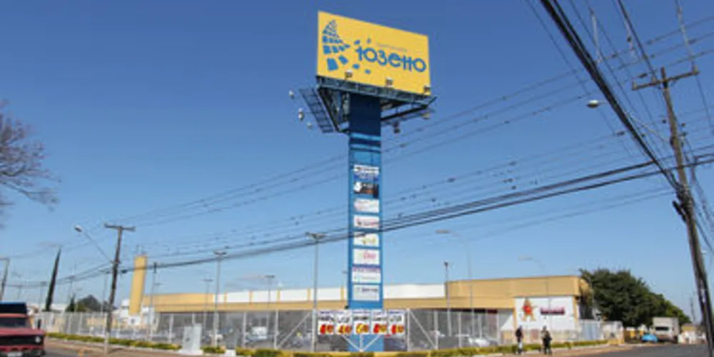 Imagem ilustrativa da imagem Supermercados e shoppings abrem nesta quinta-feira