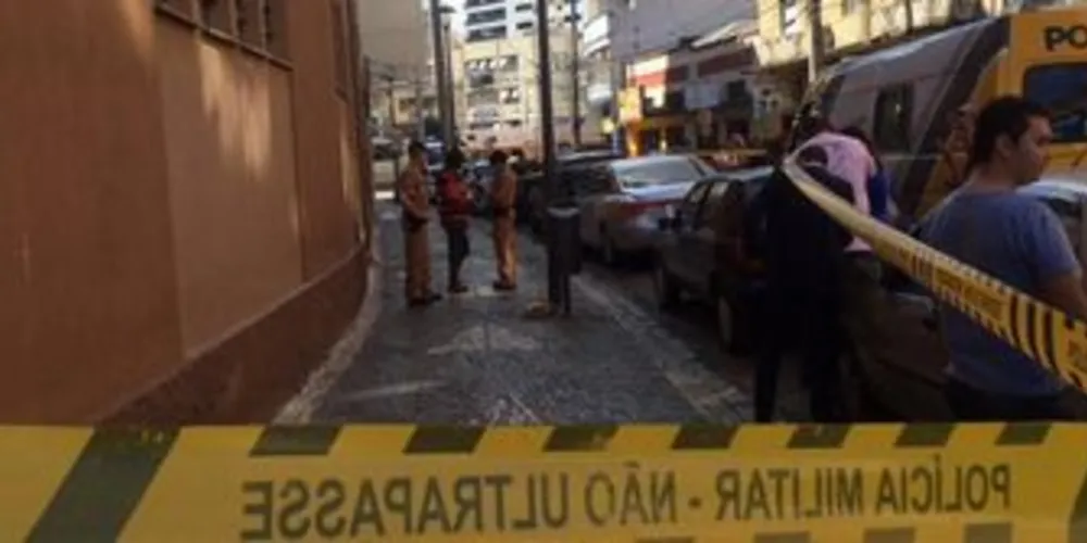 Feto foi encontrado dentro de uma sacola em Curitiba