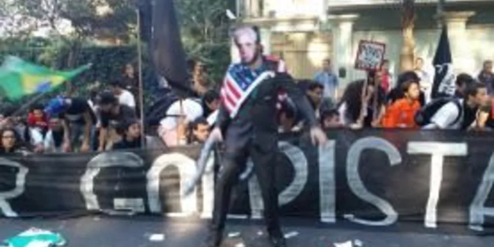 Durante protesto contra o processo de afastamento da presidenta Dilma, manifestantes acusaram Temer de ser o articulador do golpe