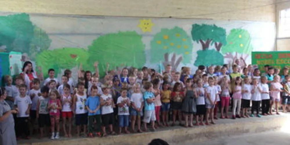 Uniformes escolares foram entregues para alunos das escolas municipais de Irati