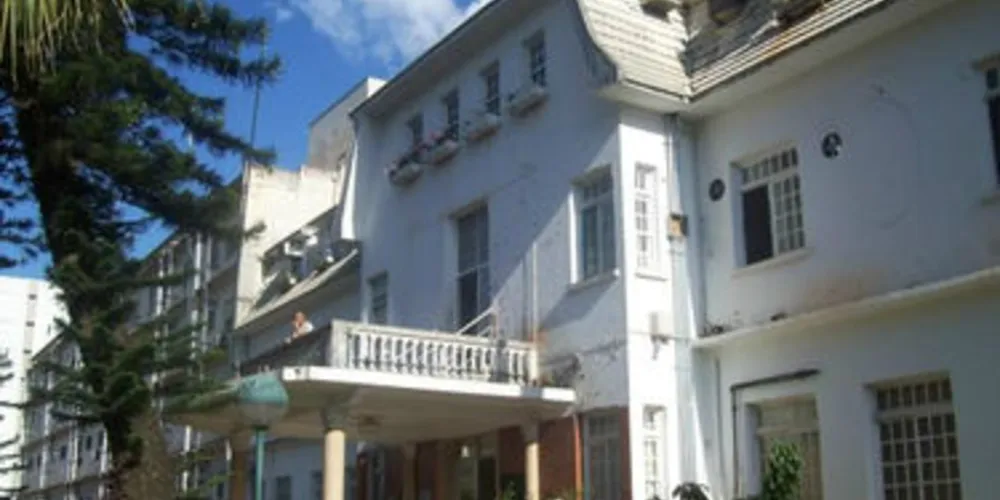 Bombeiro foi encaminhado até a Santa Casa de Londrina.