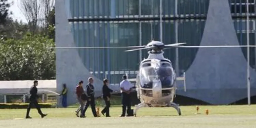 A presidenta Dilma Rousseff pegou o helicóptero até a Base Aérea de Brasilia