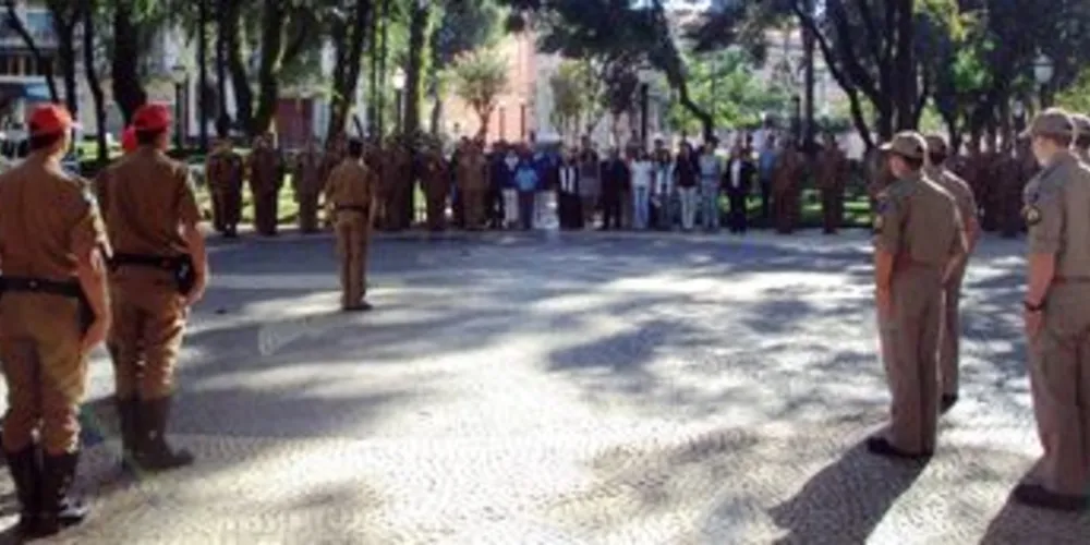 Policiais participaram de cerimônia alusiva a Tiradentes