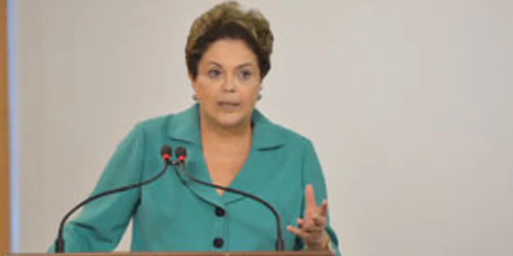 Imagem ilustrativa da imagem Dilma tira deputados pró-impeachment da vice-liderança na Câmara
