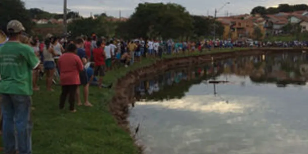 Bombeiros resgataram o corpo em um lago em Apucarana