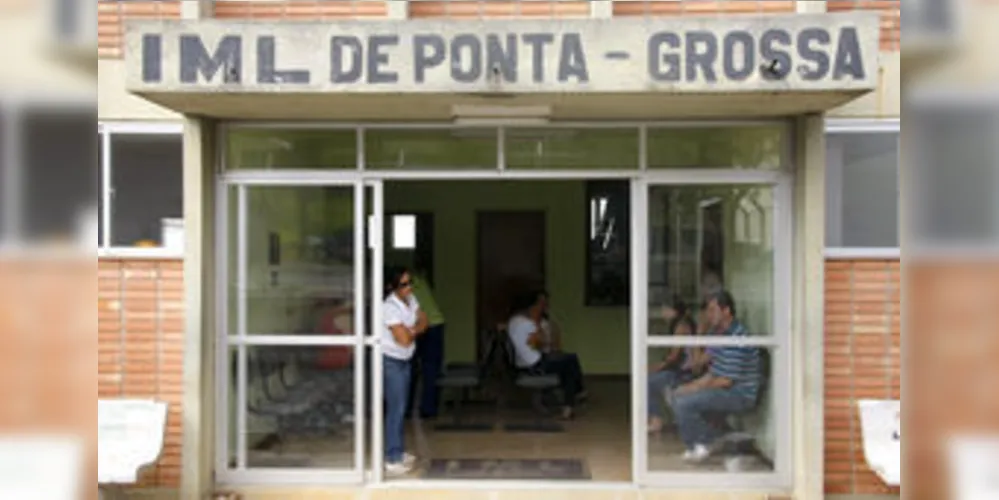 Equipes do Instituto Médico Legal (IML) de Ponta Grossa recolheram o corpo da criança