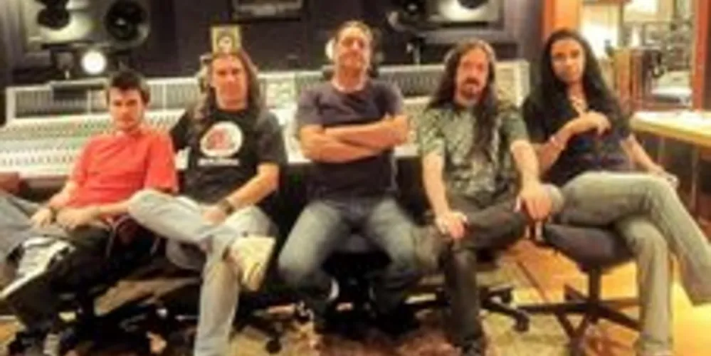Formado por Mario Tomaz (Marinho), Mario Testoni, João Luiz Voice, Marcello Schevano e Fabio César, o grupo fez sucesso entre 1973 e 1978, ficando na memória dos apaixonados pelo rock