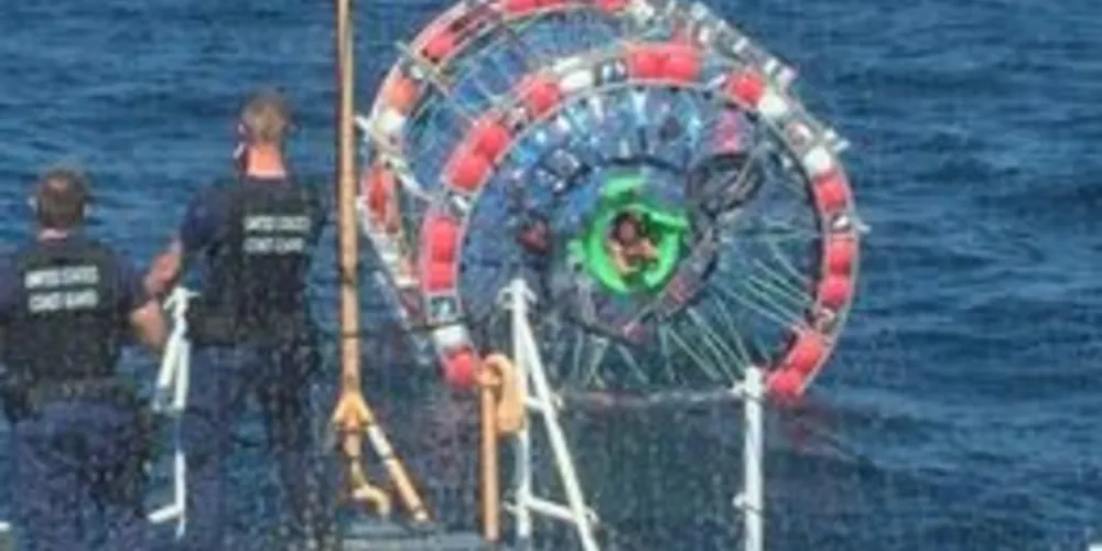 Guarda Costeira dos EUA resgatou homem que tentava chegar às Bermudas em bolha inflável 