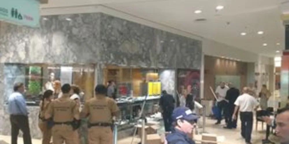 Joalheria foi invadida no Shopping Barigui