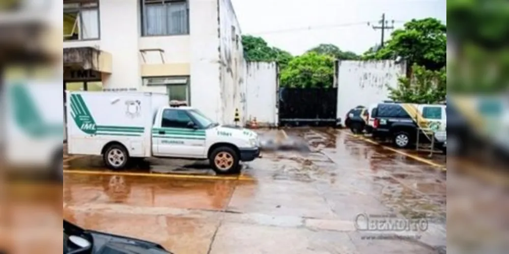 Fotógrafo flagrou corpo estendido no pátio do IML