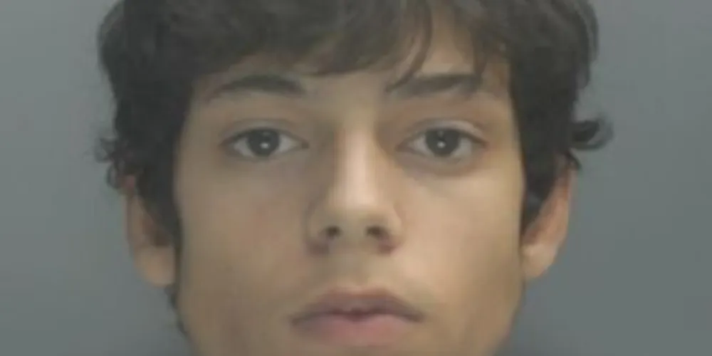 O adolescente Jake Hart, de 15 anos, foi preso após atacar e estuprar uma mulher de 20 anos 
