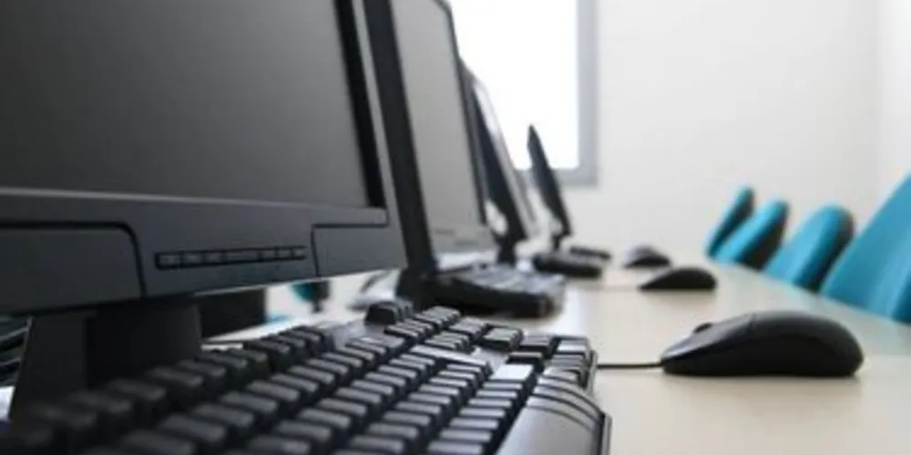 A Sala Virtual está estruturada junto à secretaria municipal de Educação e conta com 12 computadores