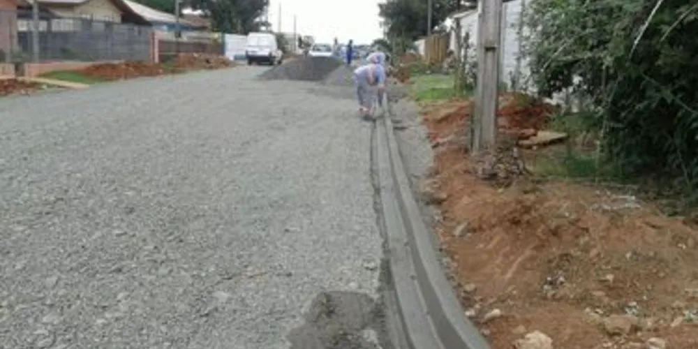  Calçada é obrigação do proprietário de imóvel em rua pavimentada e com meio-fio