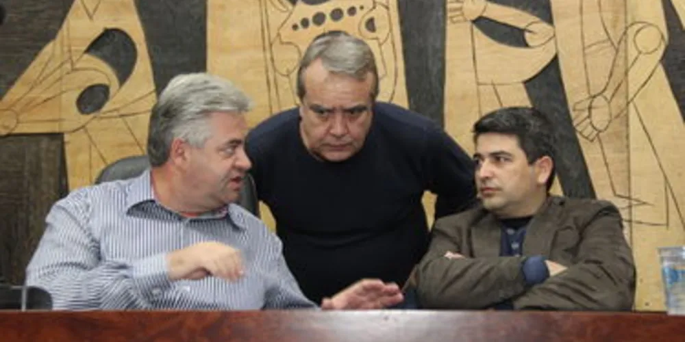 Ezequiel (a esquerda) e Mainardes (a direita) tentaram amenizar a discussão