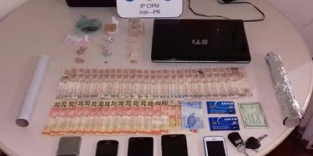 Dinheiro, drogas e celulares foram apreendidos