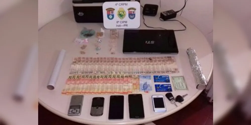 Dinheiro, drogas e celulares foram apreendidos