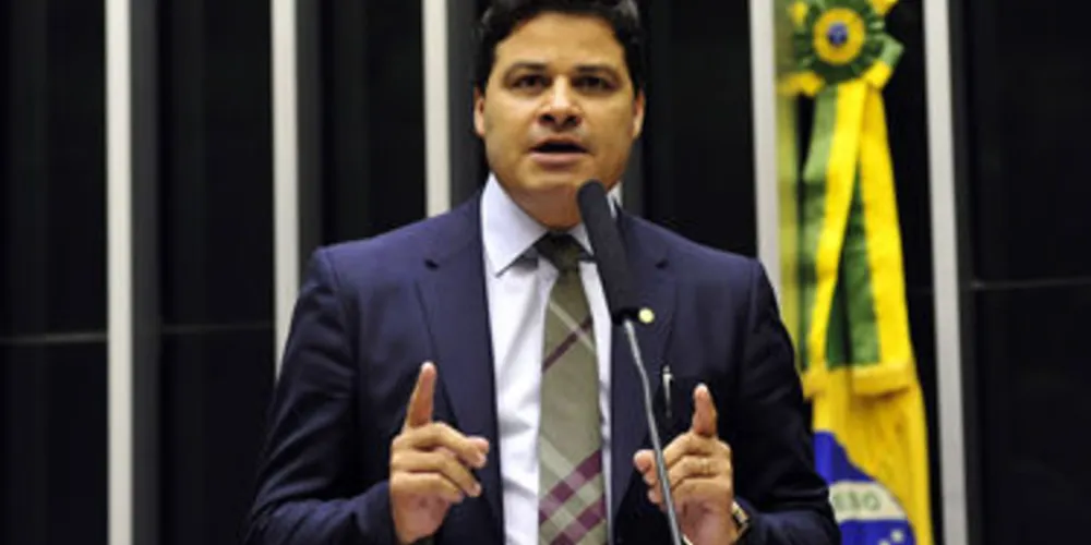 Imagem ilustrativa da imagem "Quem deve vai pagar”, diz Sandro Alex sobre investigação